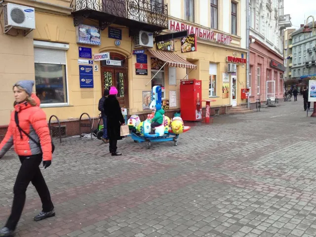 «Каченятам» заборонили «працювати» на Вічевому майдані — фото 3