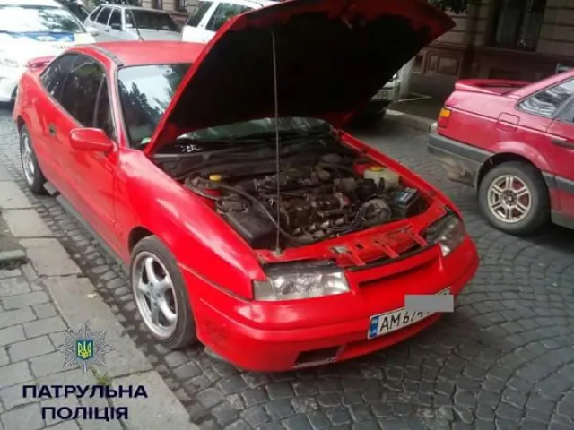 Патрульні поліцейські Івано-Франківська за один день знайшли молоду маму, водія, який переїхав жінці ногу та машину-двійника — фото 1