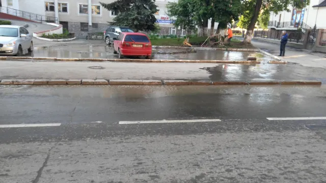 На Чорновола з самого ранку тече річка — фото 2