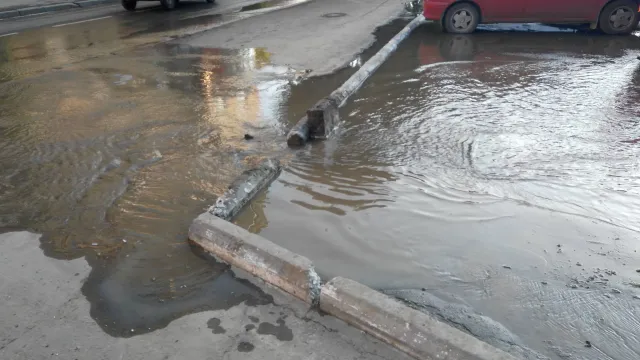 На Чорновола з самого ранку тече річка — фото 1