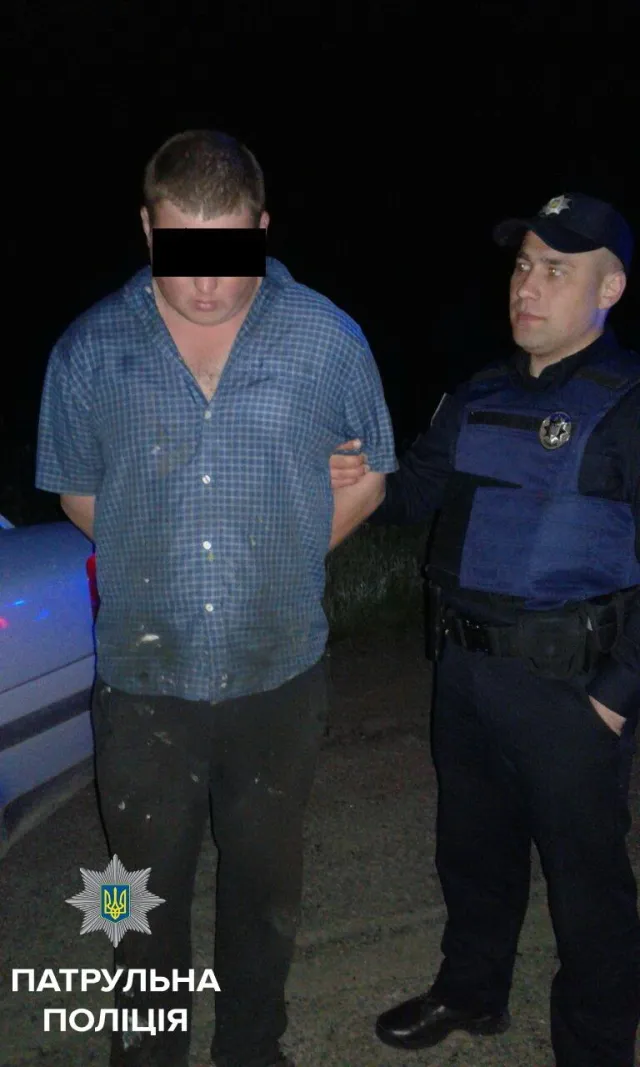 Шість машин поліцейських переслідували п'яного водія, який утікав зі швидкістю близько 200 км/год — фото 2