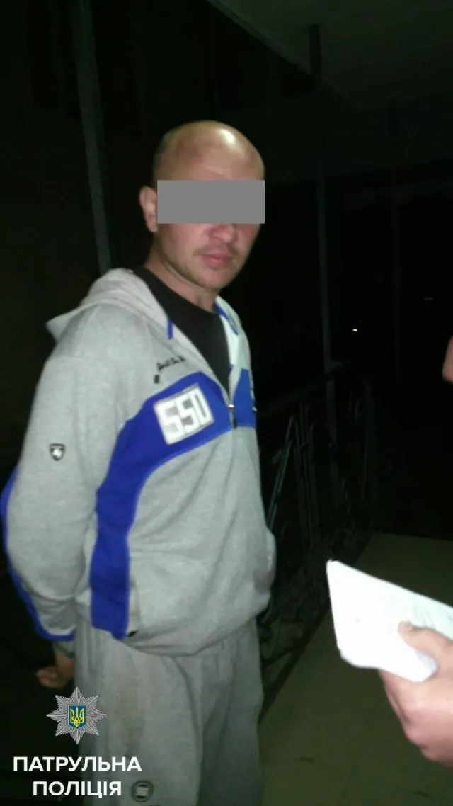 У Франківську полісмени затримали трьох чоловіків, котрі грабували перехожих — фото 3