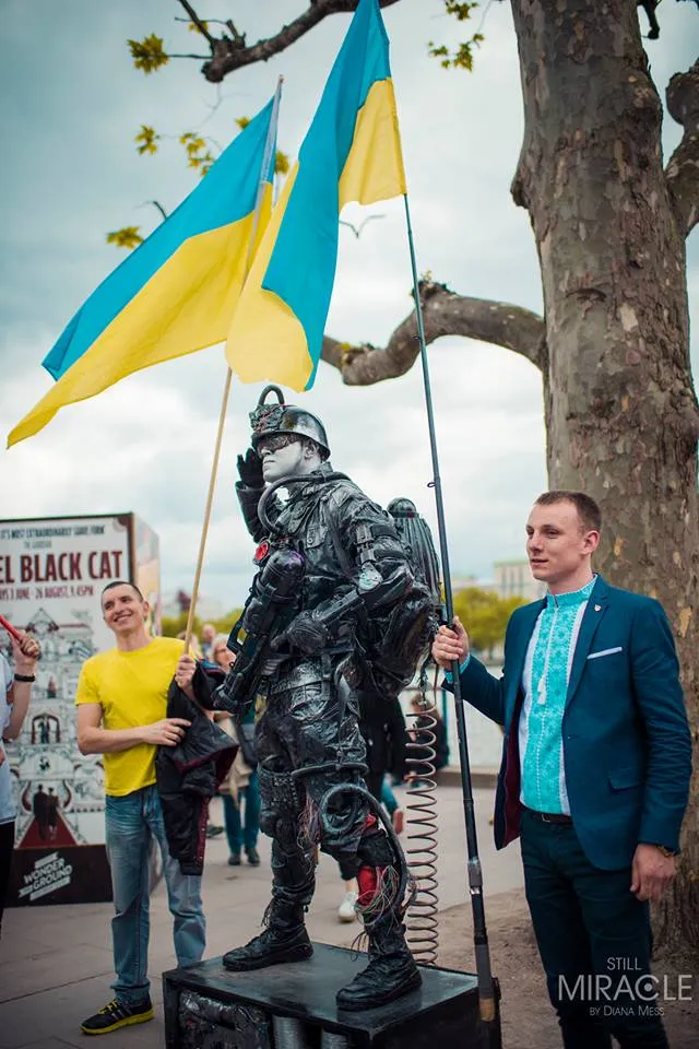 У Лондоні біля Темзи пройшов "Марш вишиванки" — фото 16