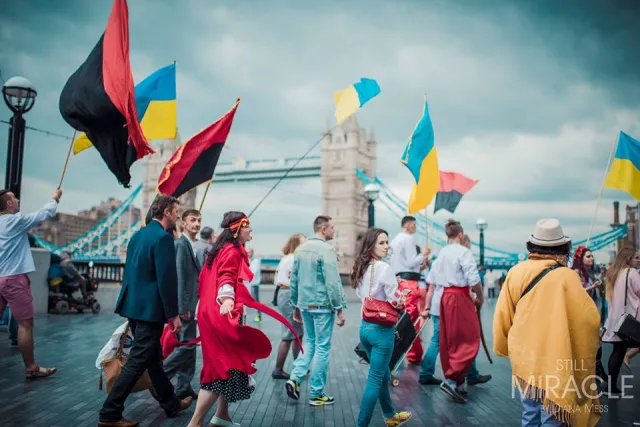 У Лондоні біля Темзи пройшов "Марш вишиванки" — фото 6