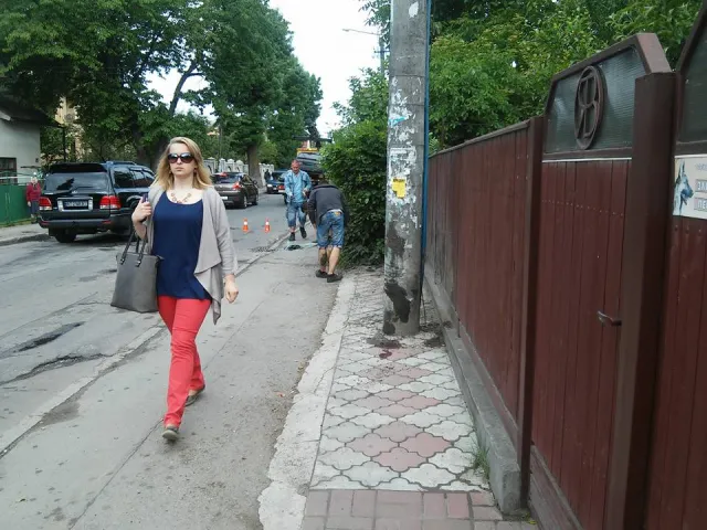 «Купа металу» - у Франківську автівка влетіла в електроопору. На щастя водій та пасажири залишились живі — фото 3