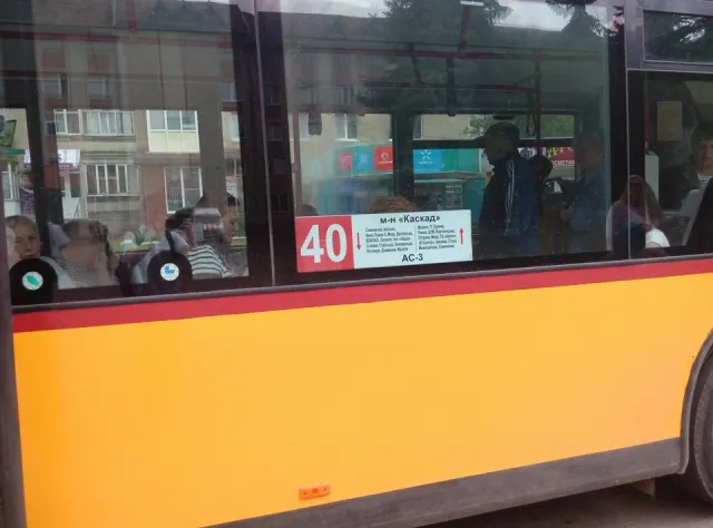 У Франківську водій маршрутки знову нахамив. Цього разу "під роздачу" потрапили школяр та пенсіонерка — фото 1