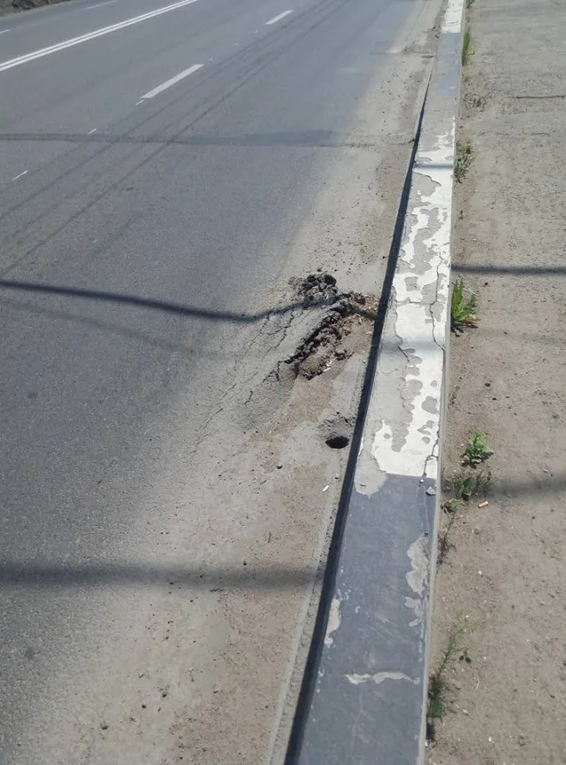 На пасічнянському мості руйнується асфальт. Там провели відновлювальні роботи — фото 1