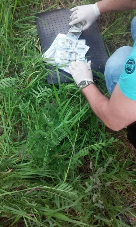 На Прикарпатті майора поліції затримала на хабарі в 700 доларів — фото 1