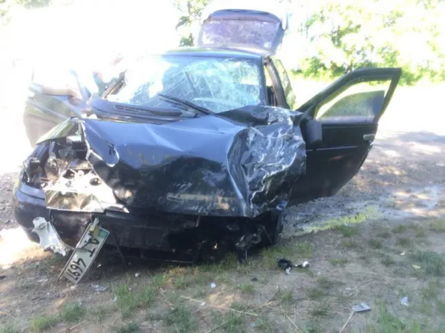 Ще одне ДТП: водій "Івеко" врізався у "Ваз-21010", постраждало двоє людей — фото 1