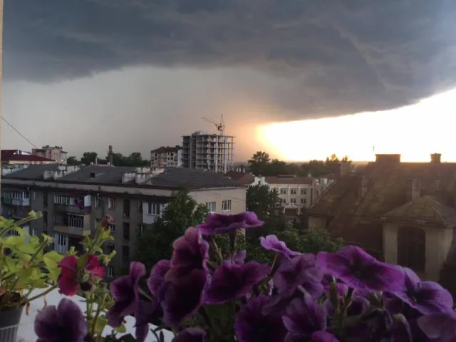 У соцмережі з'явилися фото вчорашньої грози у Франківську — фото 5