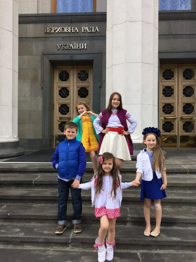 Прикарпатські діти заспівали у Верховній Раді про мир — фото 1