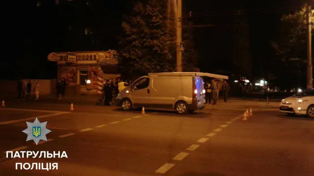 На Пасічній автомобіль збив жінку. Чоловік потерпілої побив літню пасажирку — фото 2