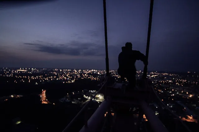 Прикарпатські руфери піднялися на вінницьку телевежу — фото 4