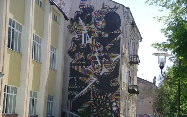 В місті перевірятимуть мурали, які піддаються критиці. З'явилась петиція, в якій мурали вимагають визнати арт-об’єктами — фото 2
