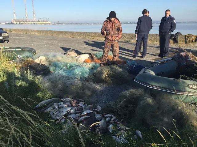 На Бурштинському водосховищі зафіксували масштабне браконьєрство — фото 1