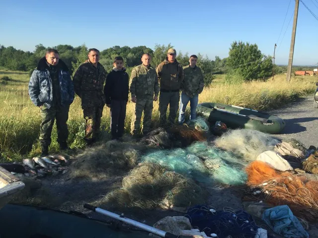 На Бурштинському водосховищі зафіксували масштабне браконьєрство — фото 7