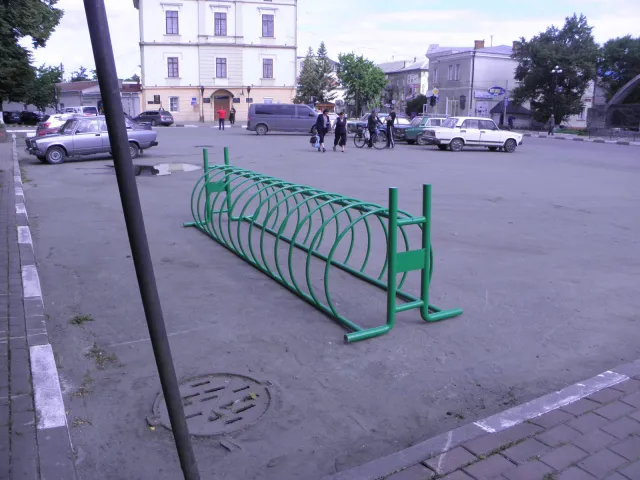 На Прикарпатті встановили велопарковку, яка розрахована на 28 велосипедів — фото 1