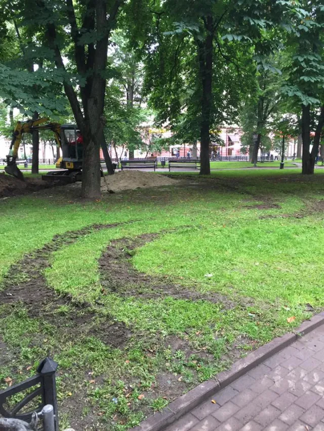 У сквері Руської трійці почалися роботи із заміни енергомережі — фото 2