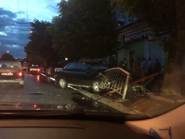 Вчора на Галицькій трапилася аварія, постраждало двоє людей — фото 1