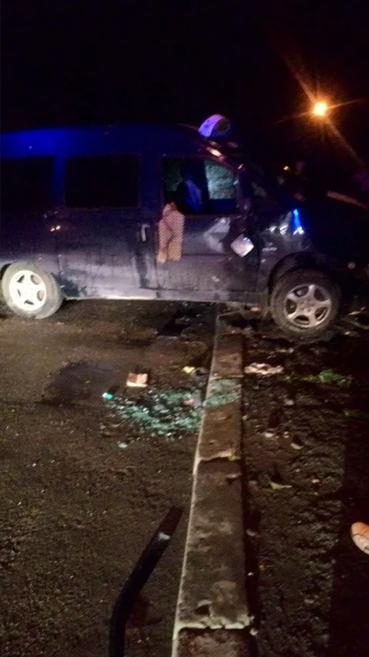 ДТП у Франківську: на Коновальця авто вдарилося в дерево та пошкодило бензобак — фото 1