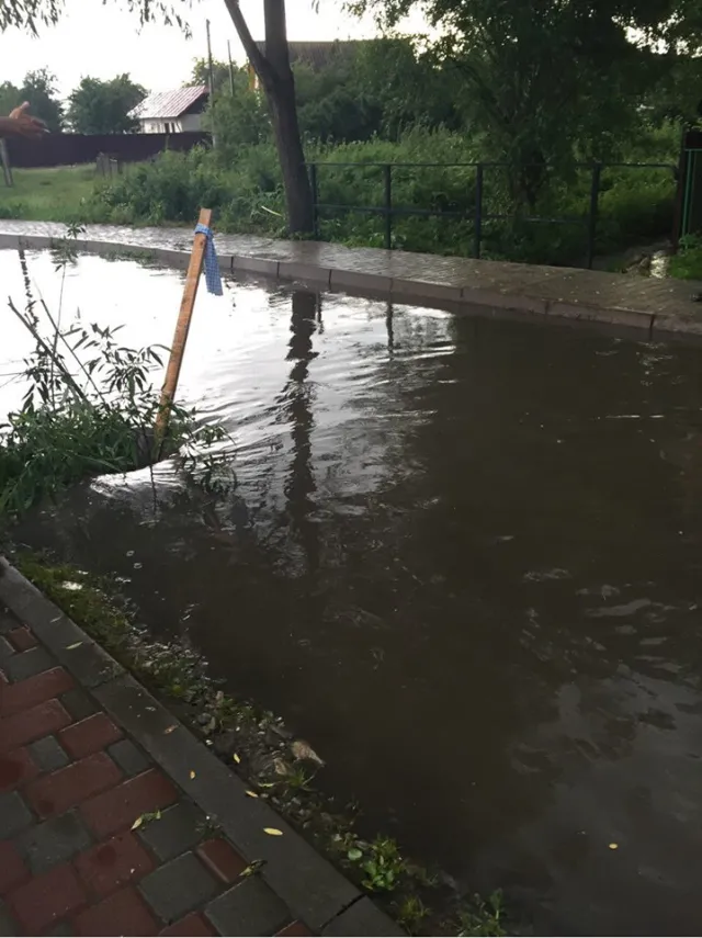 У Івано-Франківську вул. Блавацького повністю затопило — фото 2