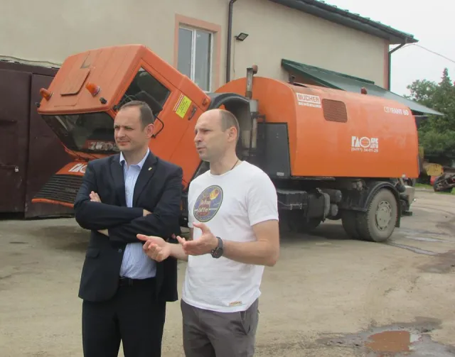 На вулицях Івано-Франківська працюватиме сучасний пилосос та піскорозкидач — фото 2
