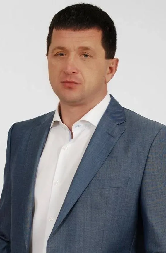 На Прикарпатті секретар міської ради припаркувався під забороненим знаком — фото 1