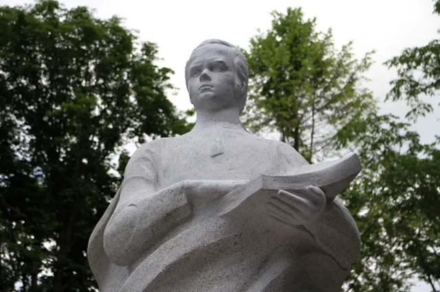 На Прикарпатті відкрили спільний пам'ятник Тарасу Шевченку та Героям Небесної сотні — фото 1