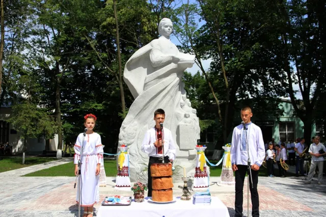 На Прикарпатті відкрили спільний пам'ятник Тарасу Шевченку та Героям Небесної сотні — фото 2