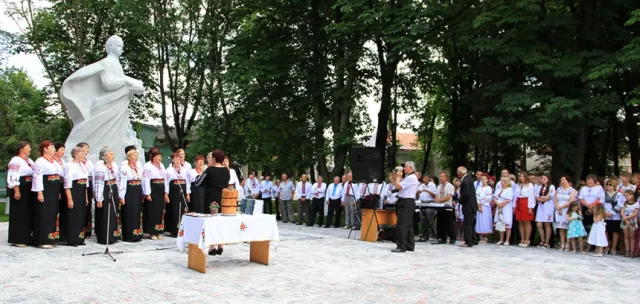 На Прикарпатті відкрили спільний пам'ятник Тарасу Шевченку та Героям Небесної сотні — фото 3
