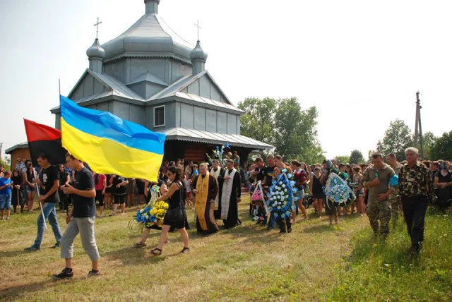 На Донбасі загинув 22-річний боєць з Прикарпаття. Сьогодні бійця провели в останню путь — фото 2
