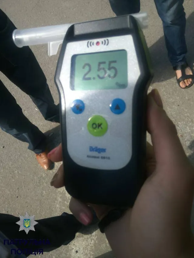 У Франківську п’яний водій продовжив святкування Дня народження та потрапив у аварію — фото 3