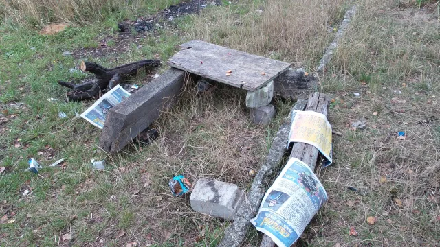 Колишня військова частина у центрі міста перетворилась на притон для наркоманів та пияків — фото 9