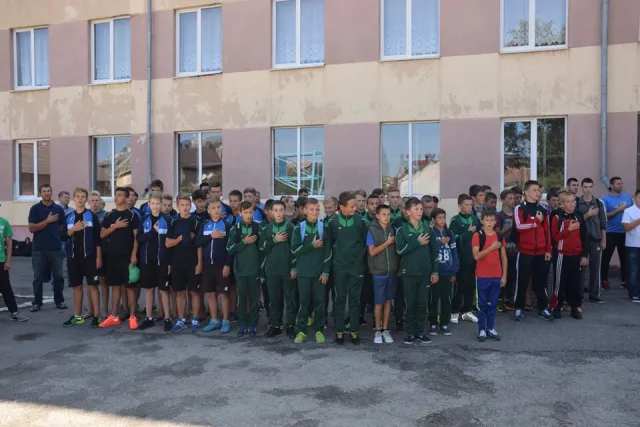 У Івано-Франківську відкрили пам’ятну дошку відомому футболісту та тренеру Богдану Дебенку — фото 3