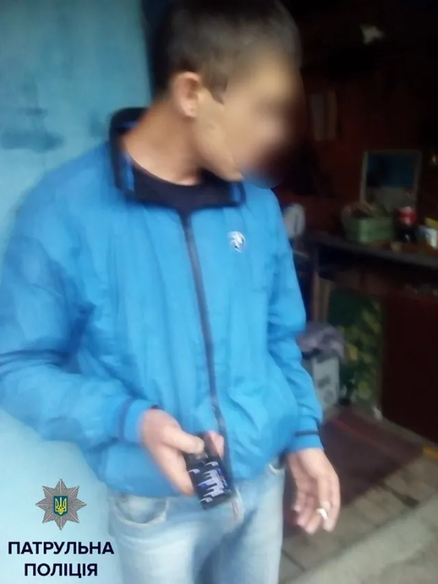 У Івано-Франківську на вулиці Довженка молодики займались гоп-стопом — фото 1