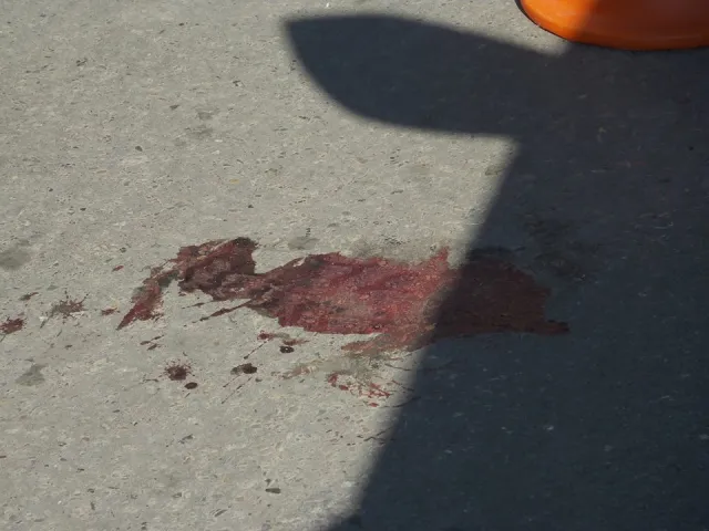 Поки жінка-водій допомагала потерпілому в ДТП, зловмисник намагався обікрасти її автівку — фото 2