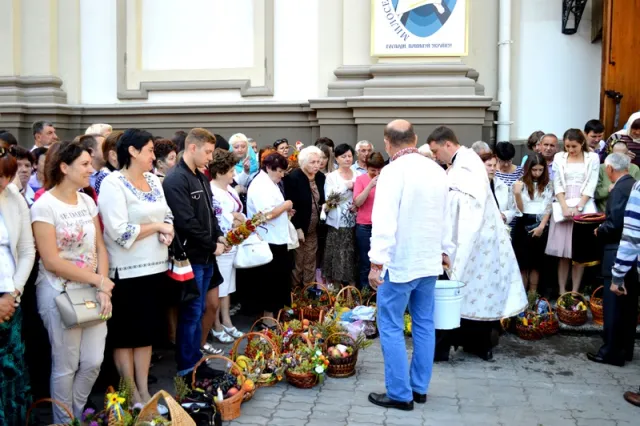 В Івано-Франківську відзначають Яблучний спас — фото 13