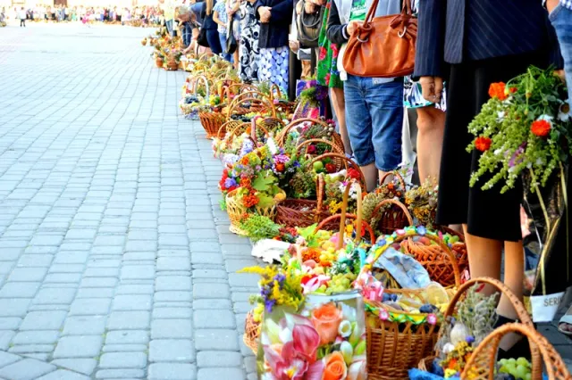 В Івано-Франківську відзначають Яблучний спас — фото 19