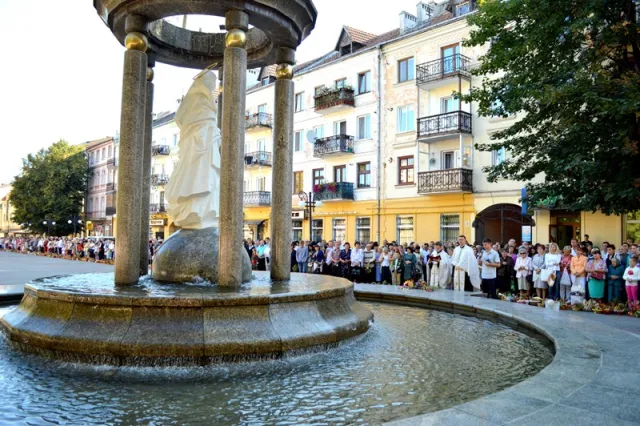 В Івано-Франківську відзначають Яблучний спас — фото 10