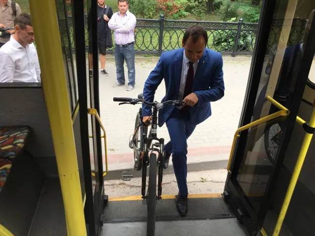 Міський голова Івано-Франківська протестував нові тролейбуси — фото 1