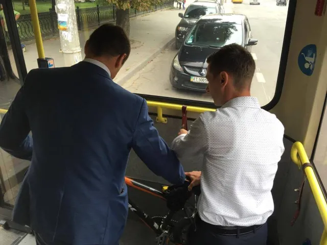 Міський голова Івано-Франківська протестував нові тролейбуси — фото 3