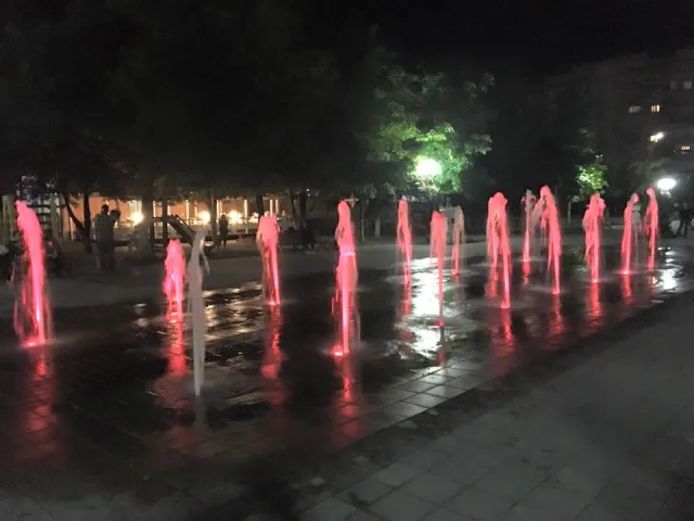 На Прикарпатті відкрили пішохідний кольоровий фонтан — фото 1