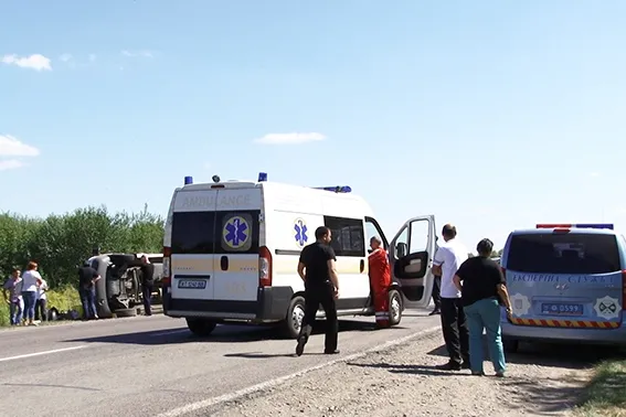 Біля міського кладовища трапилася масштабна аварія: п’ять буковинок у лікарні — фото 2