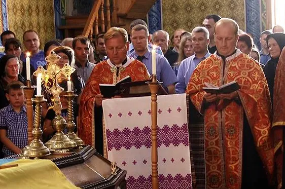 На Коломийщині водій вантажівки насмерть збив поліцейського. Сьогодні друзі та рідні попрощалися із загиблим — фото 1