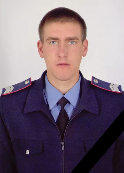 На Коломийщині водій вантажівки насмерть збив поліцейського. Сьогодні друзі та рідні попрощалися із загиблим — фото 8