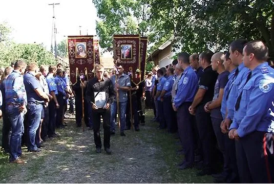 На Коломийщині водій вантажівки насмерть збив поліцейського. Сьогодні друзі та рідні попрощалися із загиблим — фото 9