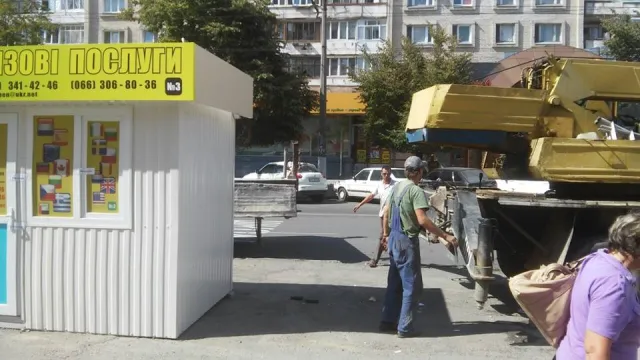 На Пасічній демонтували незаконні МАФи. За кілька днів, МАФи повернулись на своє місце — фото 3