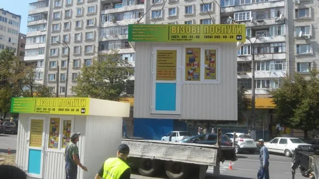 На Пасічній демонтували незаконні МАФи. За кілька днів, МАФи повернулись на своє місце — фото 4