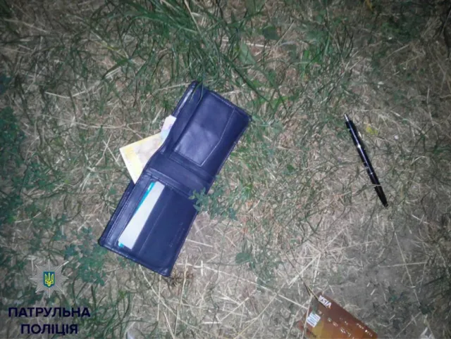 Патрульна поліція Івано-Франківська затримала одного з гопників, які пограбували чоловіка — фото 3