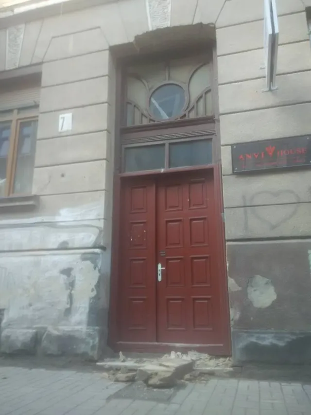 В Івано-Франківську знову обвалився старовинний будинок — фото 1